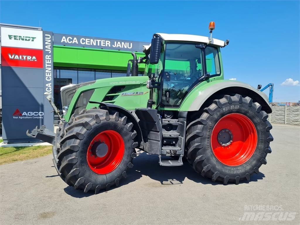 Fendt 828 Vario Traktorok