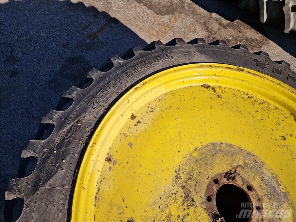 Firestone 230/95R44 Gumiabroncsok, kerekek és felnik