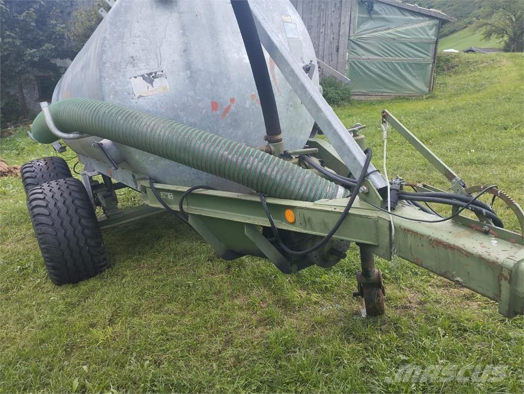 Fliegl  Poranyag tartályos