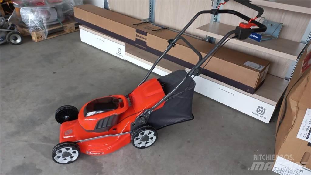Husqvarna LC 137i Ráülős fűnyírók