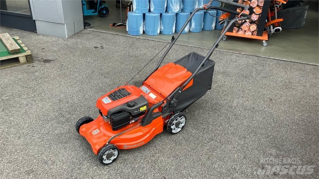 Husqvarna LC 247S Ráülős fűnyírók
