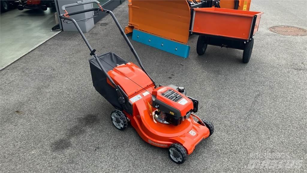 Husqvarna LC 247S Ráülős fűnyírók