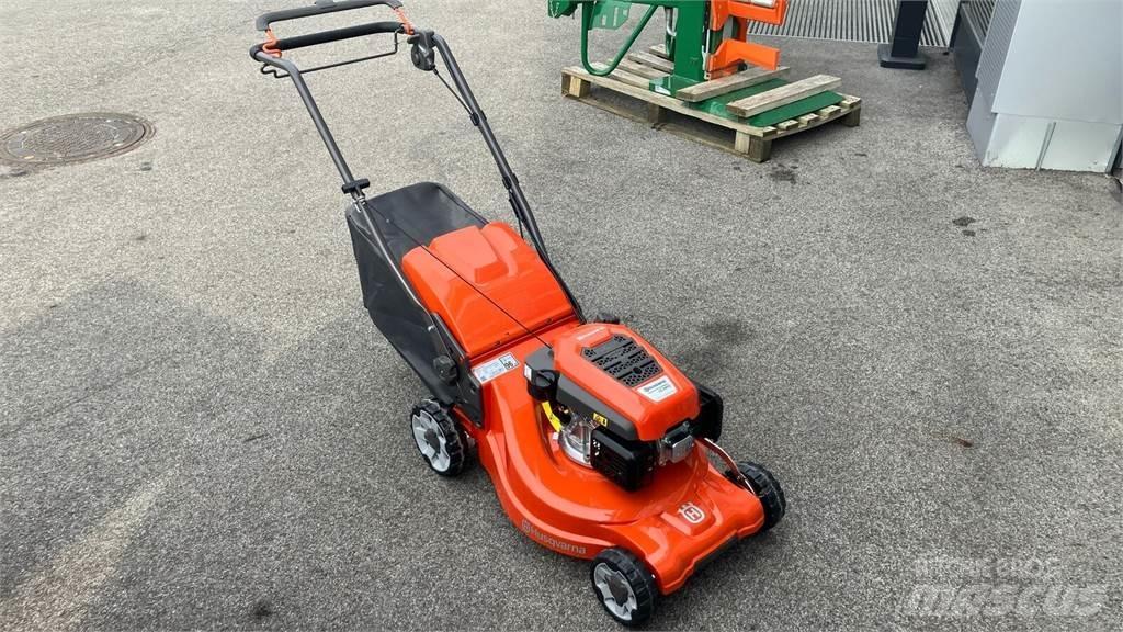 Husqvarna LC 347V Ráülős fűnyírók
