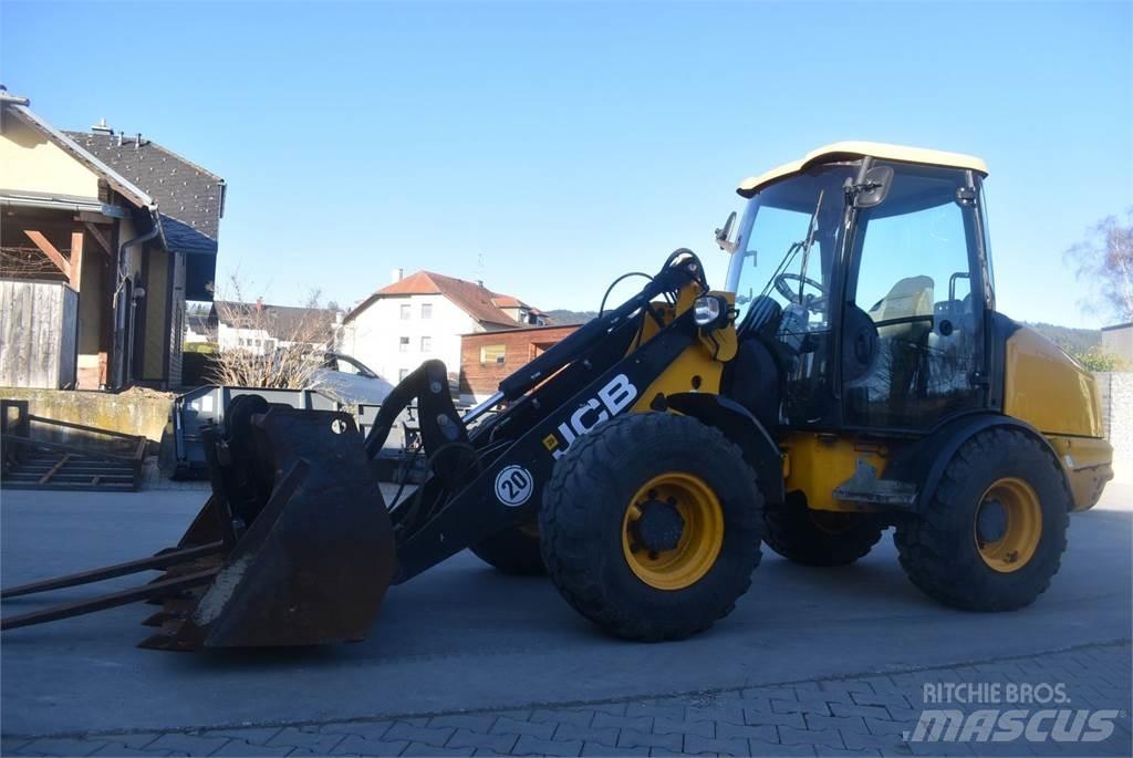 JCB 406 Gumikerekes homlokrakodók