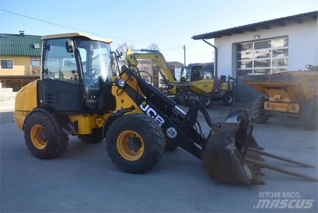 JCB 406 Gumikerekes homlokrakodók