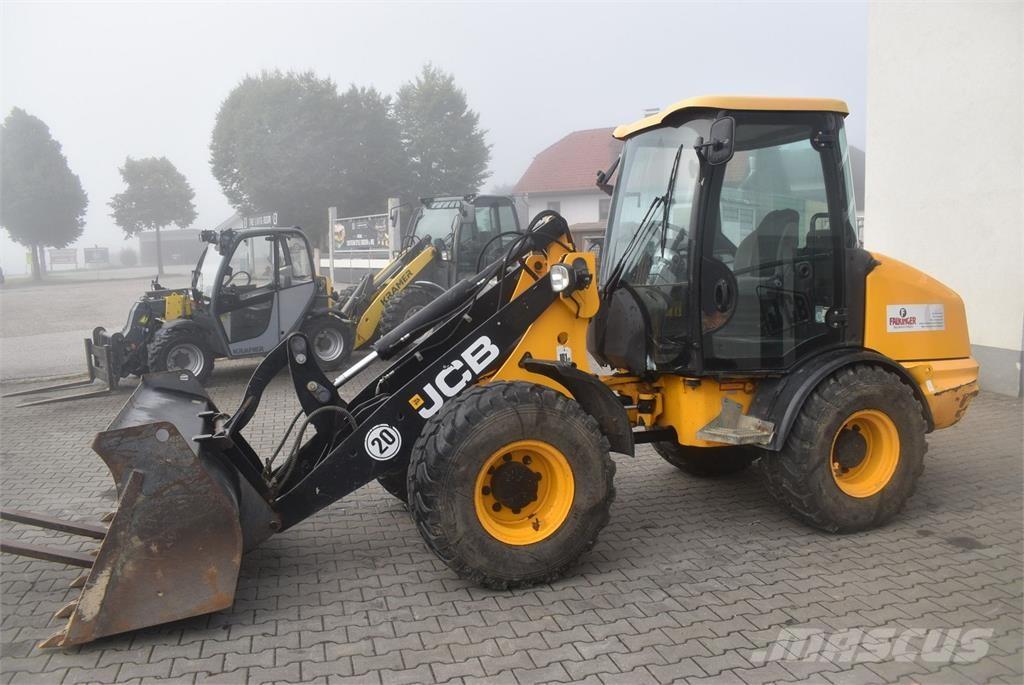 JCB 406 Gumikerekes homlokrakodók