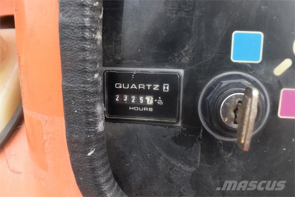 JLG 450AJ Karos emelők