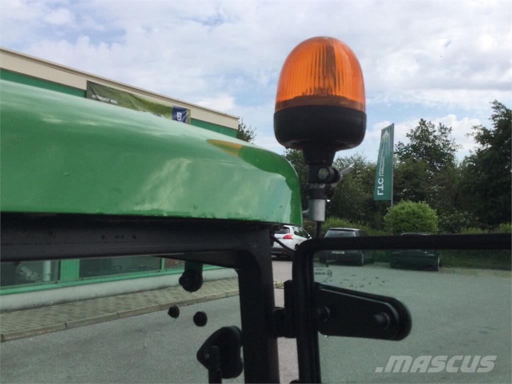 John Deere 1026R Traktorok