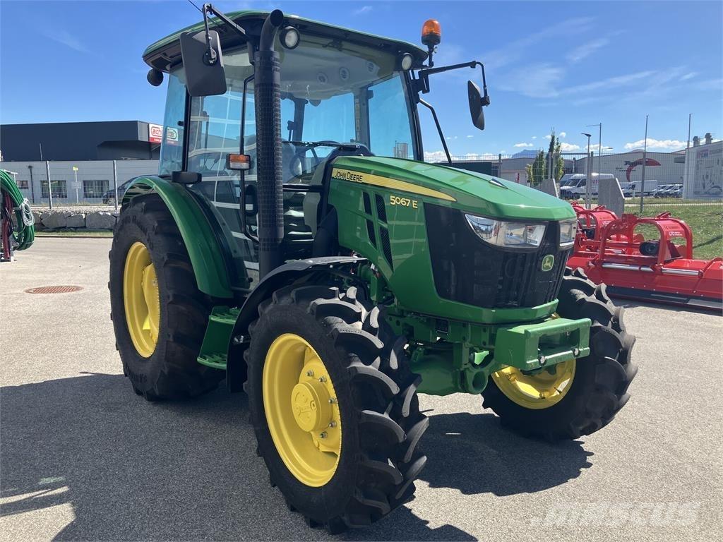 John Deere 5067E Traktorok