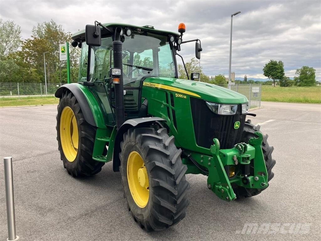 John Deere 5085M Traktorok