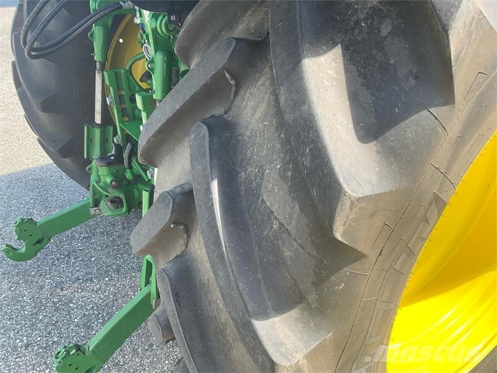 John Deere 6110R Traktorok