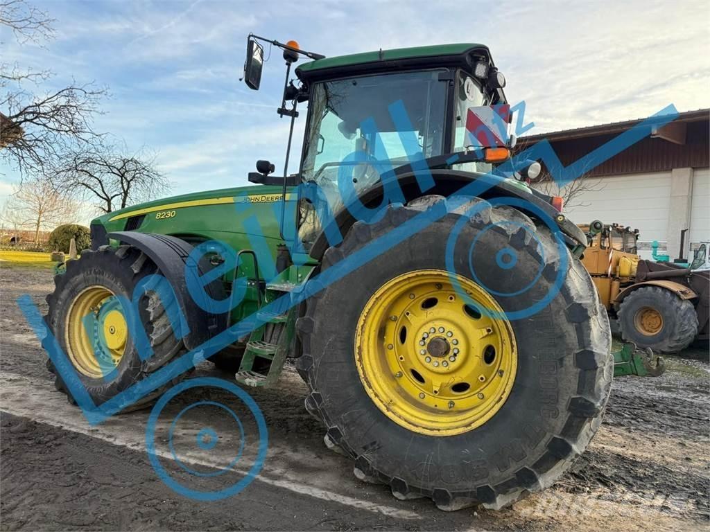 John Deere 8230 Traktorok
