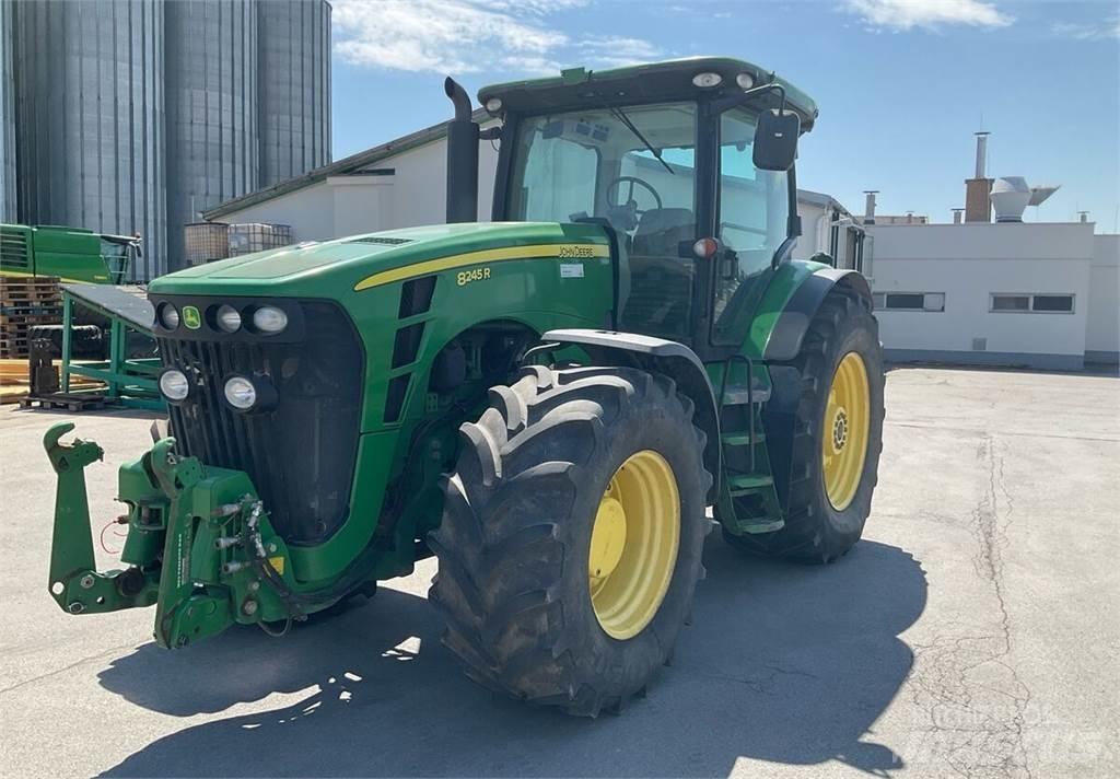 John Deere 8245R Traktorok