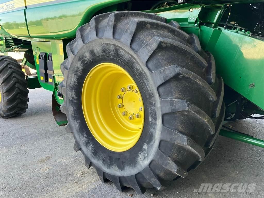 John Deere T560HM Kombájnok
