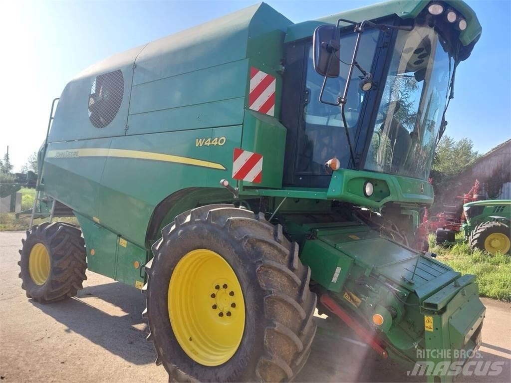 John Deere W440 Kombájnok