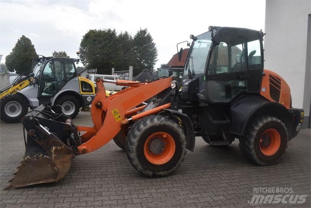Komatsu WA100M-7 Gumikerekes homlokrakodók