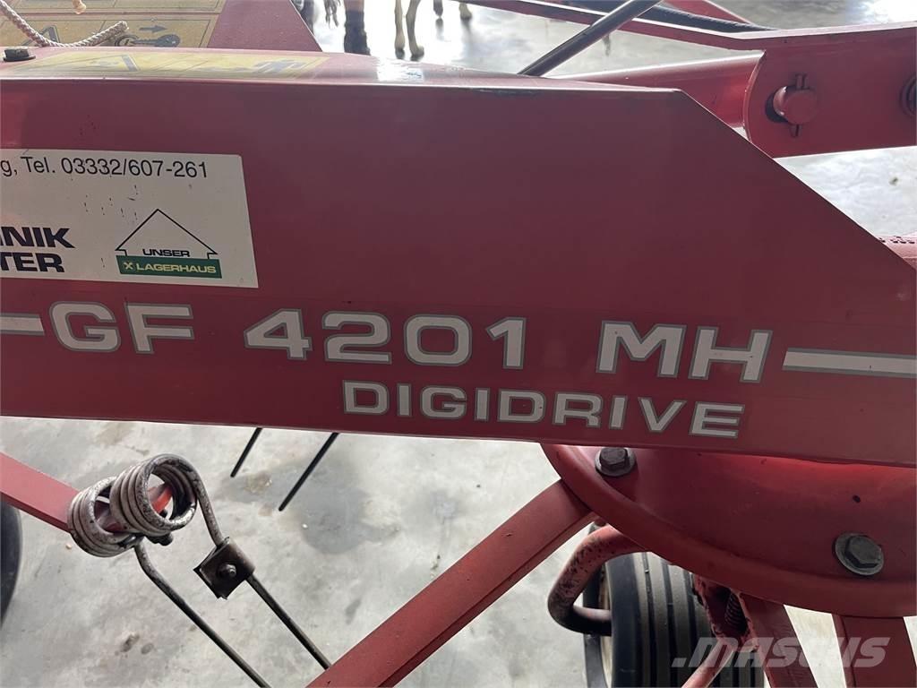 Kuhn GF 4201 MH Rendkészítő