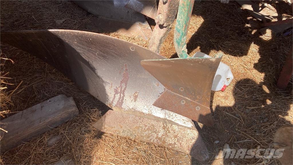 Kverneland LB 100 Hagyományos ekék