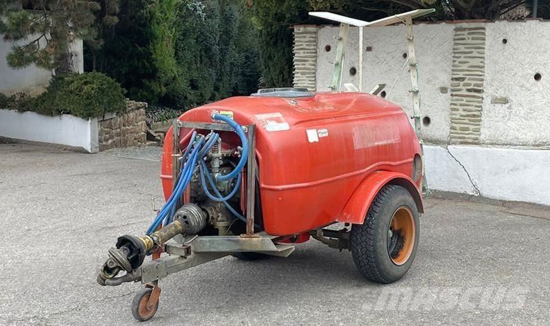 Lochmann RP 10/32 Vontatott trágyaszórók