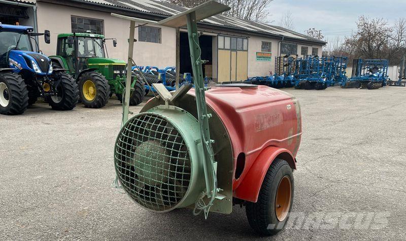 Lochmann RP 10/32 Vontatott trágyaszórók