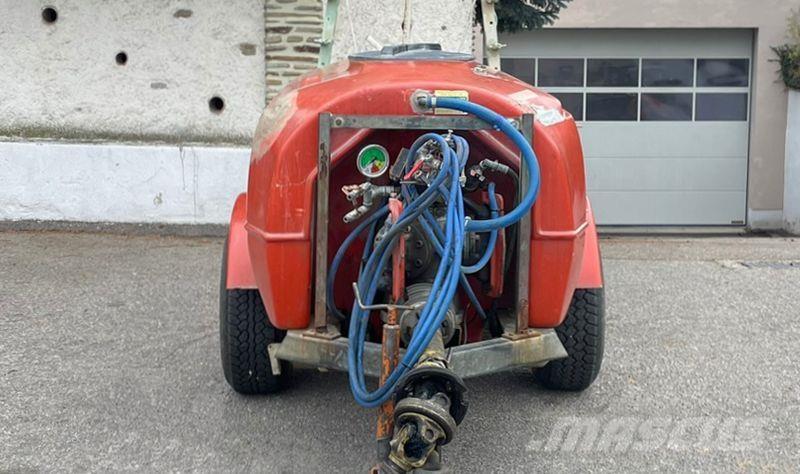 Lochmann RP 10/32 Vontatott trágyaszórók