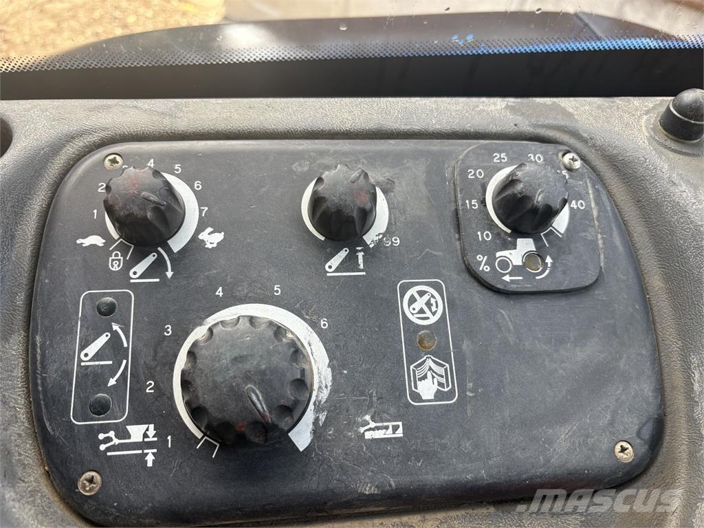 New Holland TS115 Traktorok