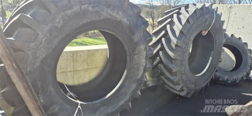 Petlas 650/85 R38 Gumiabroncsok, kerekek és felnik