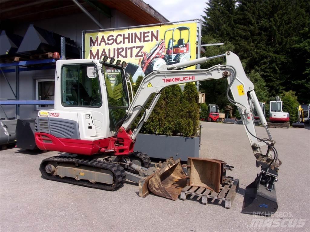 Takeuchi TB228 Mini kotrók < 7t