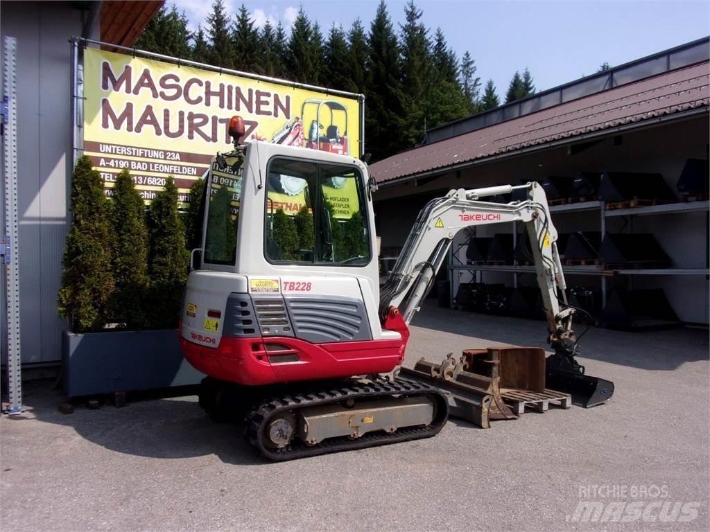 Takeuchi TB228 Mini kotrók < 7t