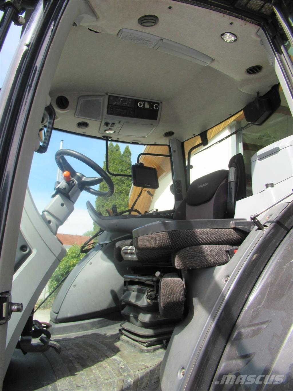 Valtra T 214D Traktorok