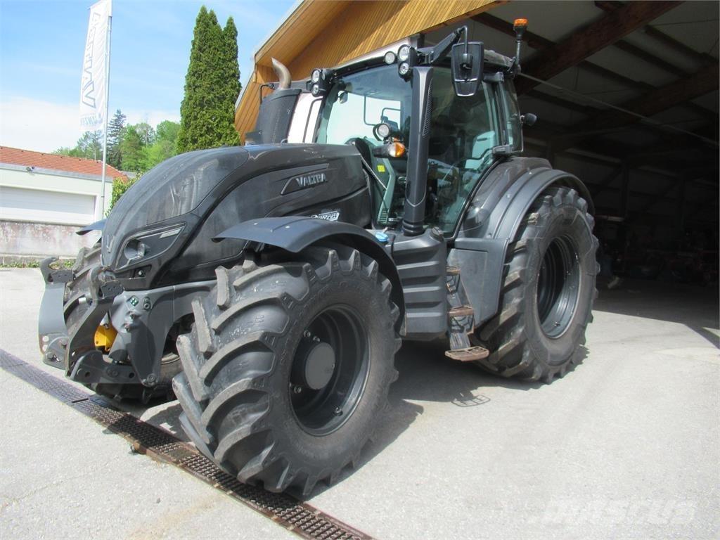 Valtra T214D Traktorok