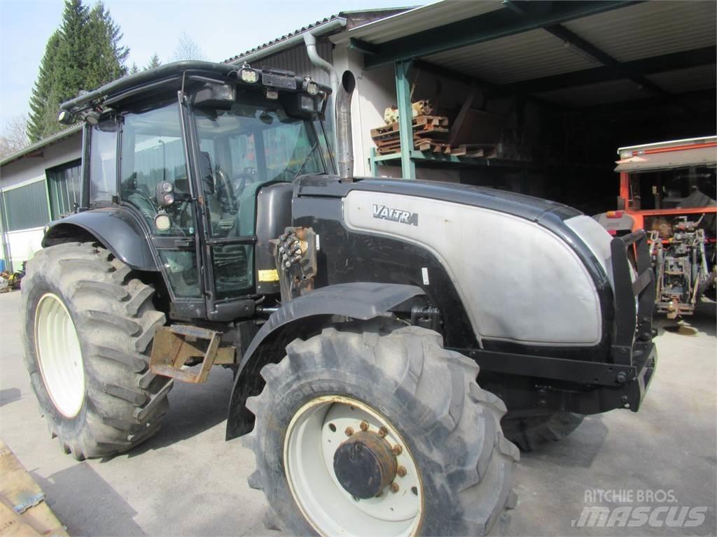 Valtra XM 130 Traktorok