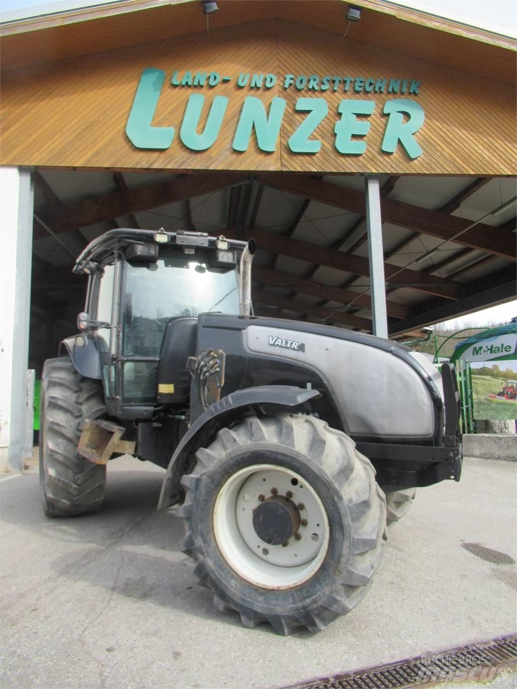 Valtra XM 130 Traktorok