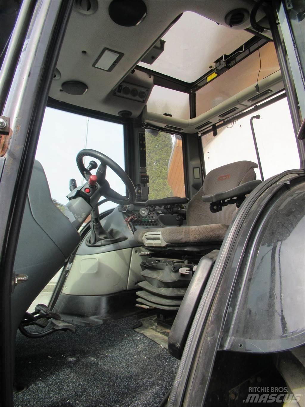 Valtra XM 130 Traktorok