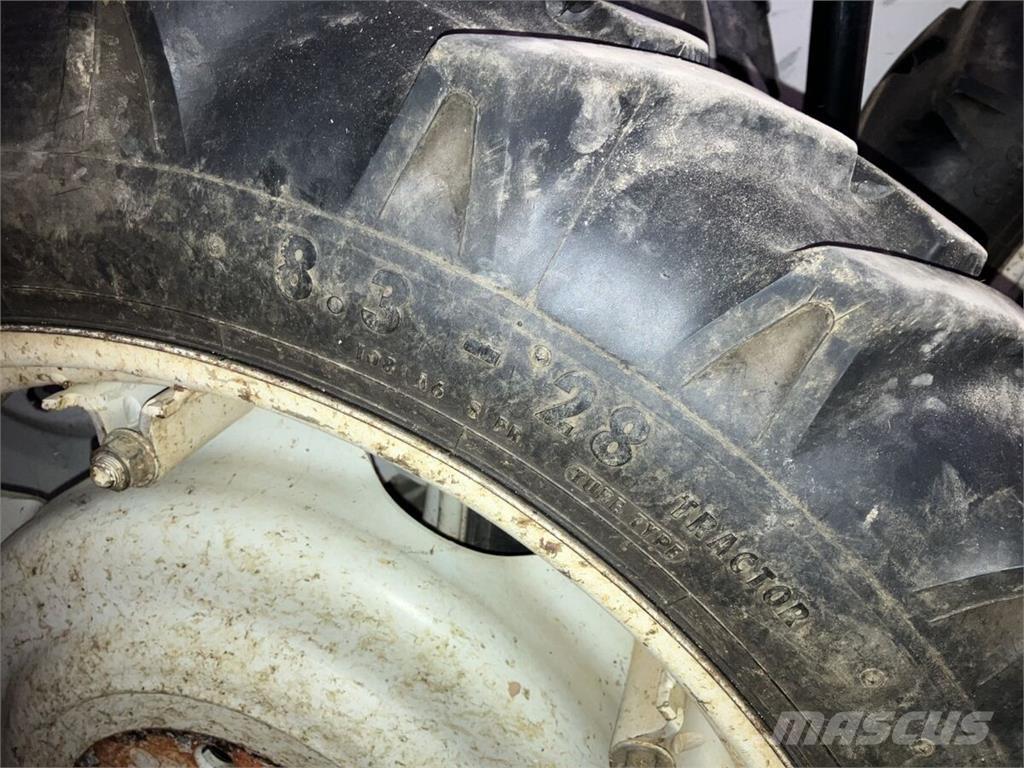  W7x28 Gumiabroncsok, kerekek és felnik