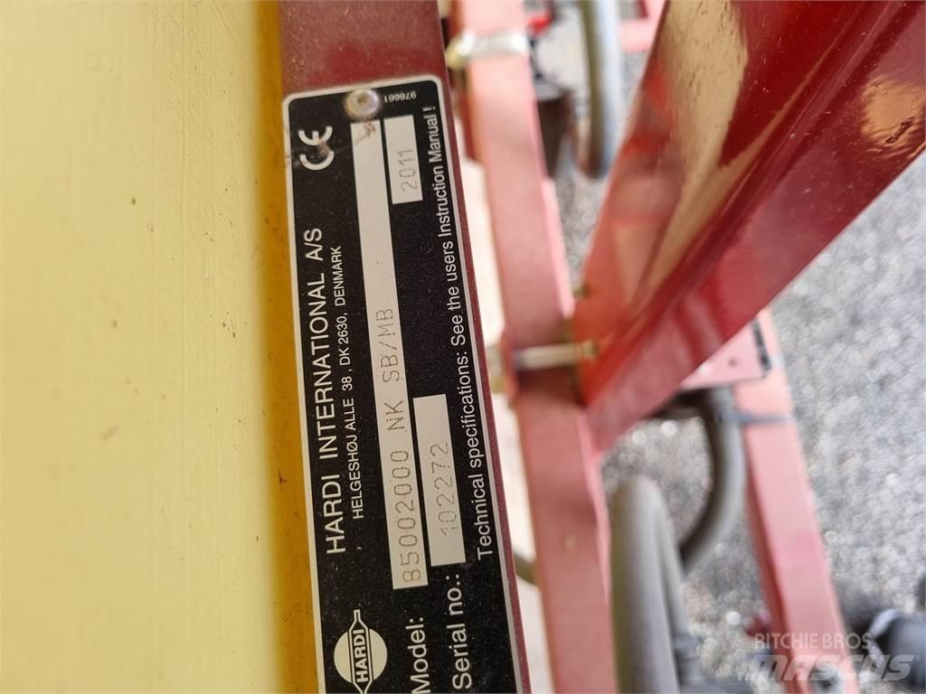 Hardi  Vontatott trágyaszórók