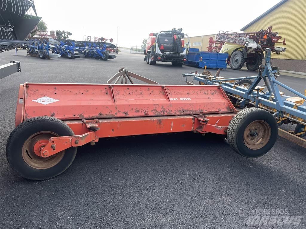 Kuhn BP28 Egyéb szálastakarmányozási gépek