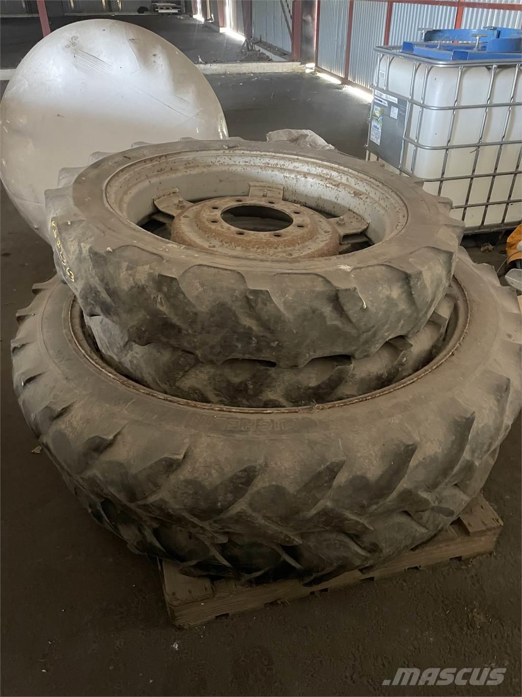  SLITNA CASE Gumiabroncsok, kerekek és felnik