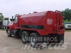 Mack R690ST Vízszállító teherautók