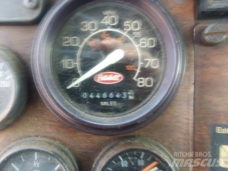 Peterbilt 377 Fülkés alváz