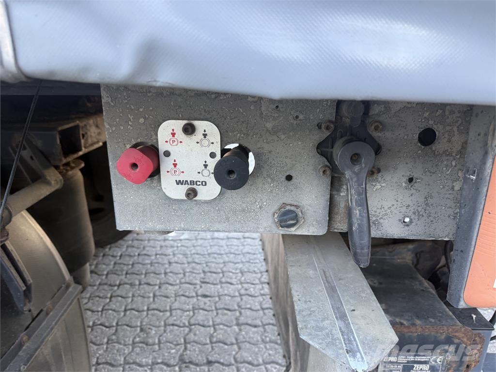 Kel-Berg 30 pl. Városi pótkocsik