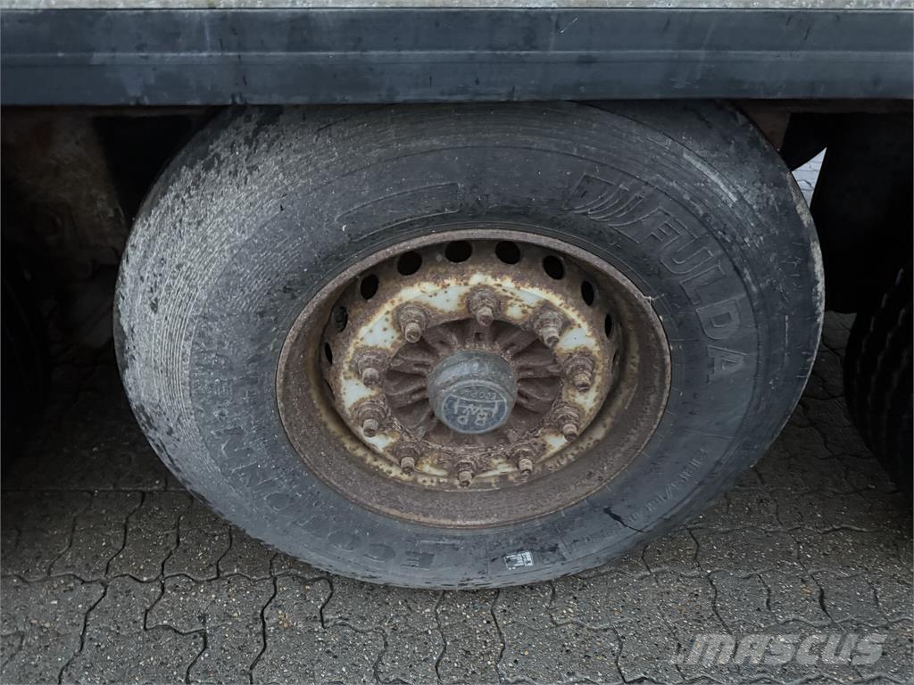 Krone 34 pl. Elhúzható ponyvás félpótkocsik