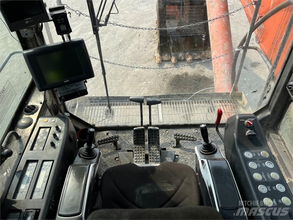 Hitachi EX2600-6 Gumikerekes kotrók