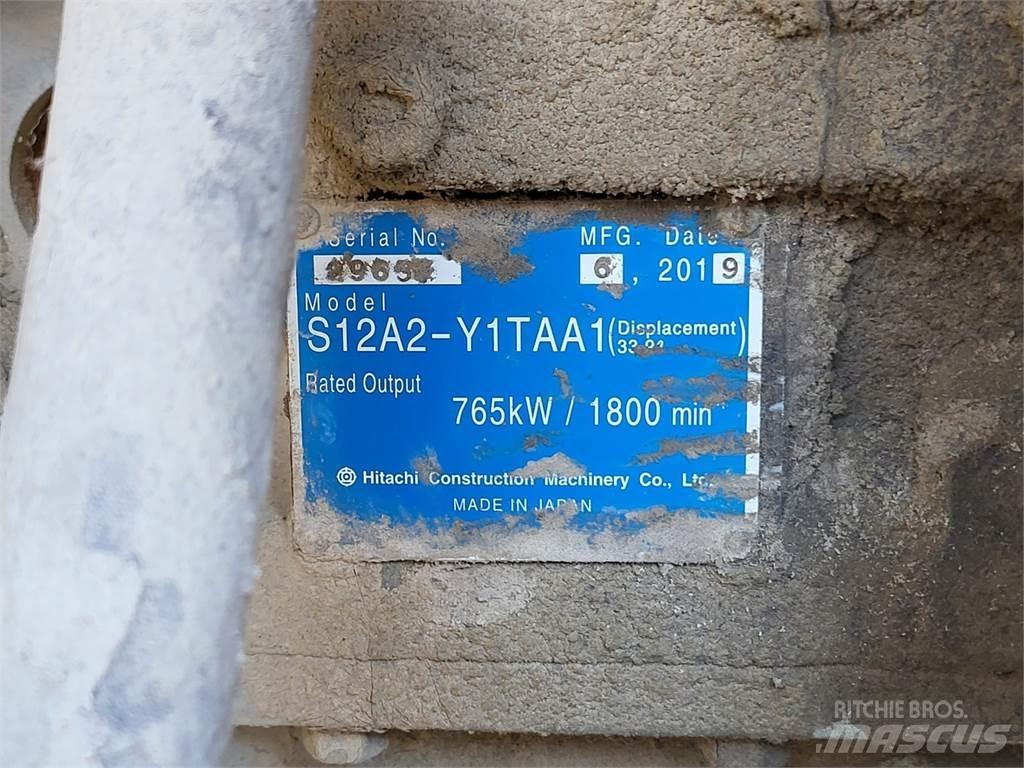Hitachi S12A2-Y1TAA1 Motorok