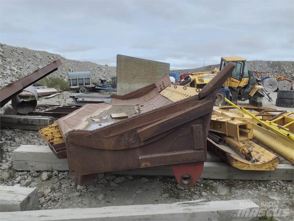 Komatsu D375 gumikerekes dózer
