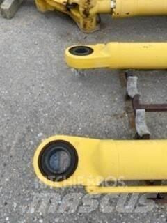 Komatsu PC800 Gumikerekes kotrók