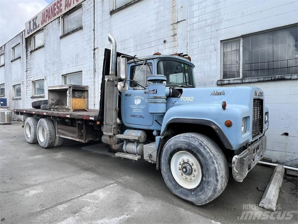 Mack RD690S Haszongépek