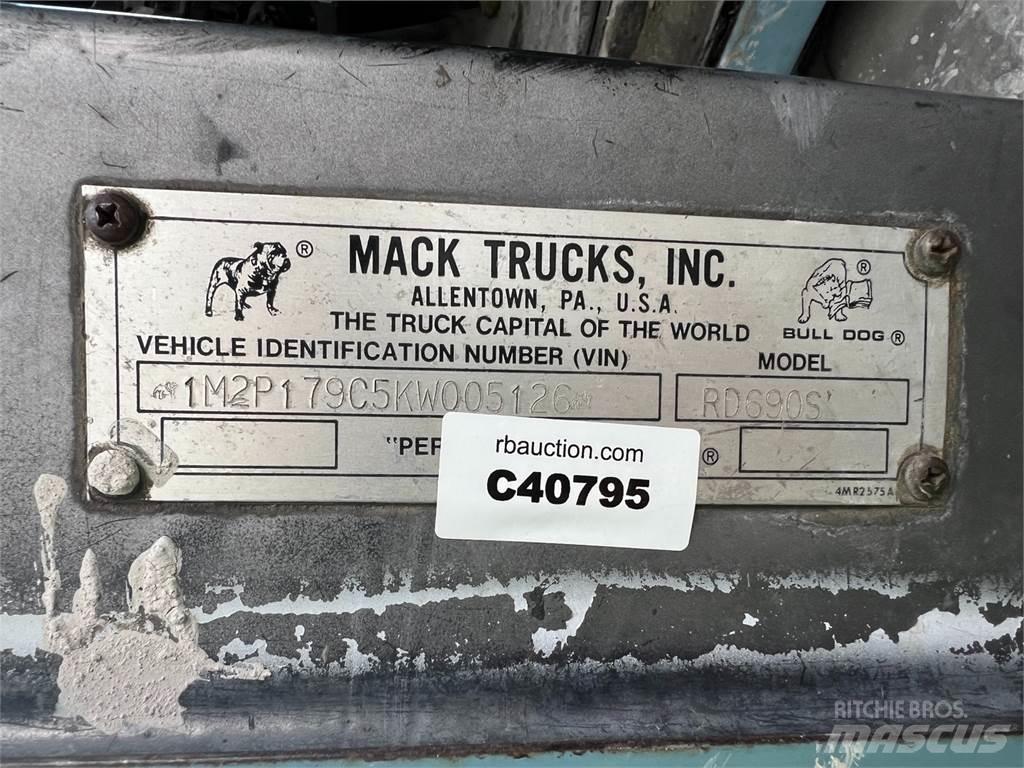 Mack RD690S Haszongépek