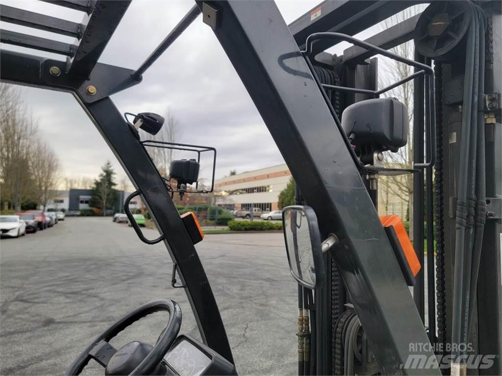 Nissan MCPL01A15LV Építőipar - Egyebek