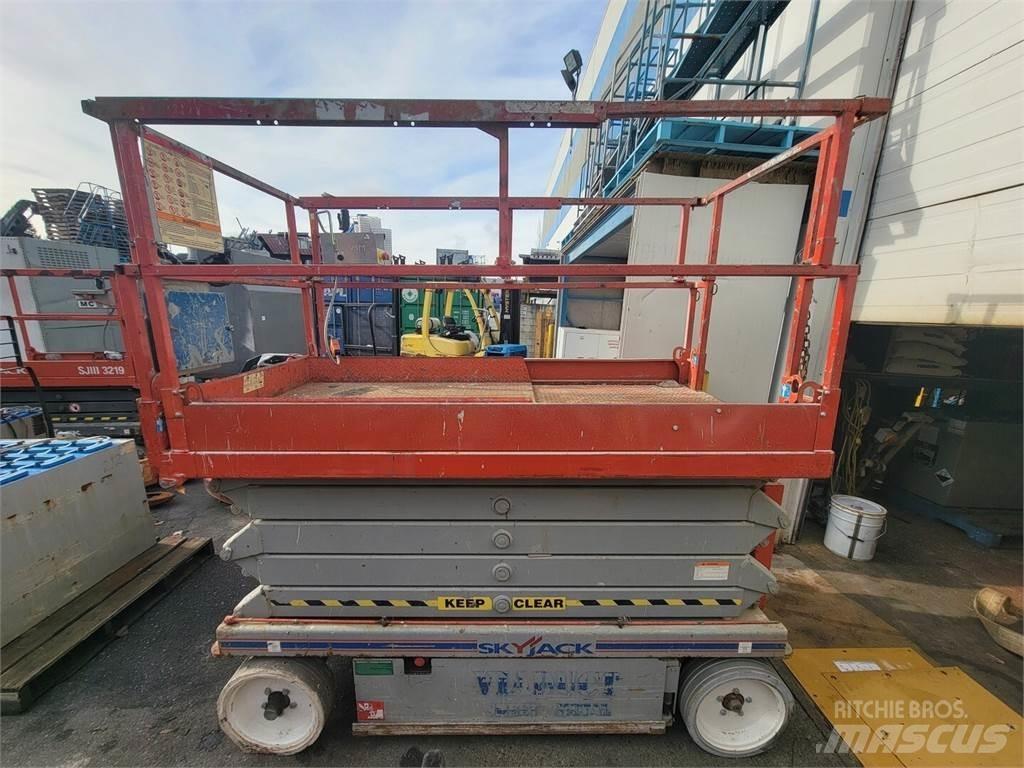 SkyJack SJ3 4632 Ollós emelők
